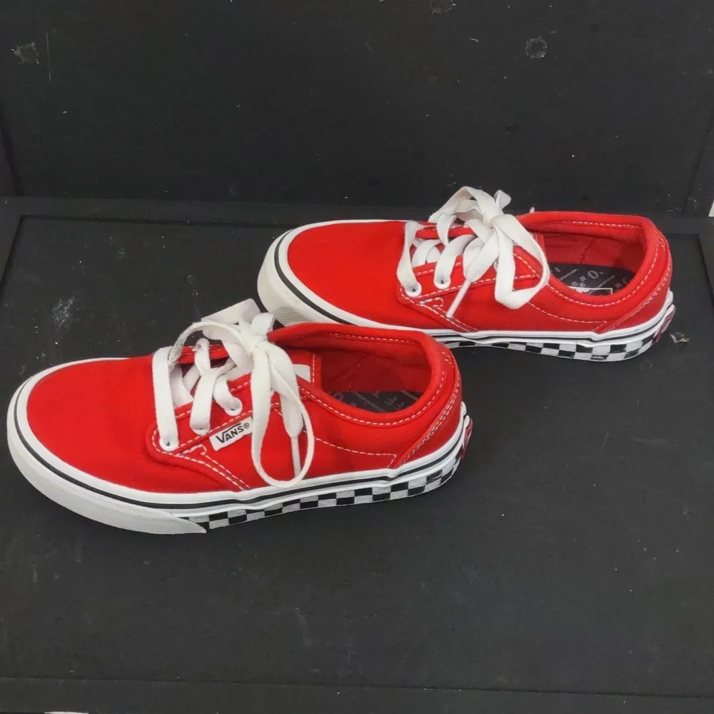 USED VANS LOW TOP TIE UP SHOE KIDS SIZE 13 COLOR RED HAS WEAR SEE ALL PHOTOS - Picture 6 of 10